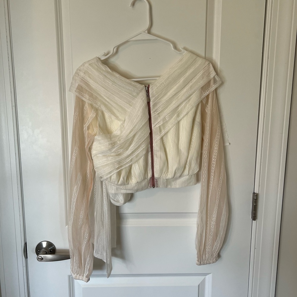 NBD Lace Blouse - Picture 3 of 4